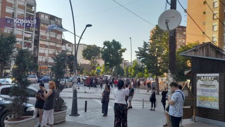 Okupljanje građana Kosovska Mitrovica sirene