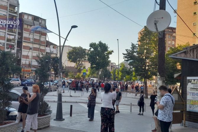 Okupljanje građana Kosovska Mitrovica sirene