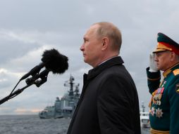 Vladimir Putin Dan mornarice parada Sank Peterburg