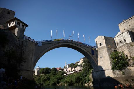 Skokovi sa Starog mosta u Mostaru