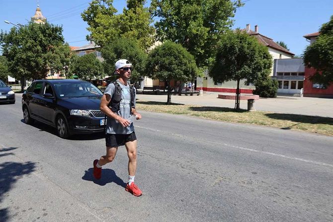 Nemanja Sirar humani ultramaraton za bolesnog dečaka od Česterega do Tumana