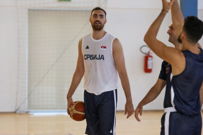 Nikola Milutinov Nikola Milutinov