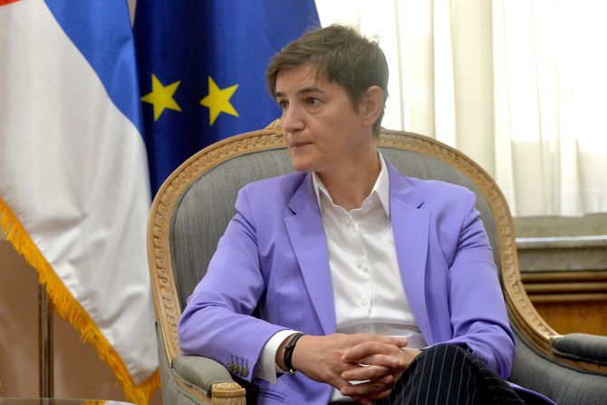 Ana Brnabić, Kristofer Hil