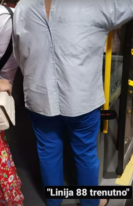 Košulja zakopčana s leđa Košulja zakopčana s leđa