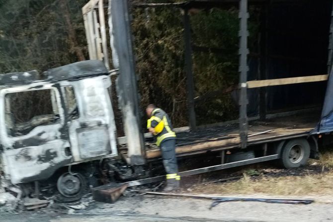 kamion, izgoreo kamion, požar, Nova Varoš kamion, izgoreo kamion, požar, Nova Varoš