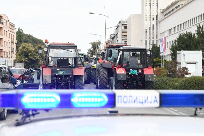 Poljoprivrednici suncokret protest Novi Sad