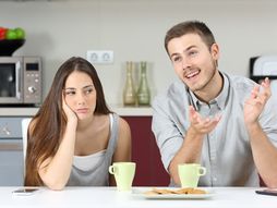 Dosada, nezainteresovanost, ljubavni par, dečko i devojka