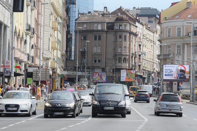 BEOGRAD LETO SAOBRACAJ autobusi  automobili Zeleni venac, Brankova ulica tunel