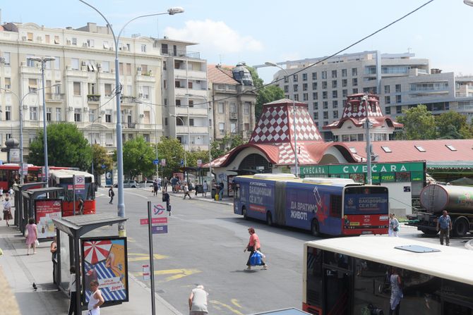 BEOGRAD LETO SAOBRACAJ autobusi autobusko stajalište, okretnica autobusa Zeleni venac