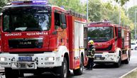 Drama na Medakoviću: Zapalilo se smeće u kamionu, pa je istovareno na ulicu
