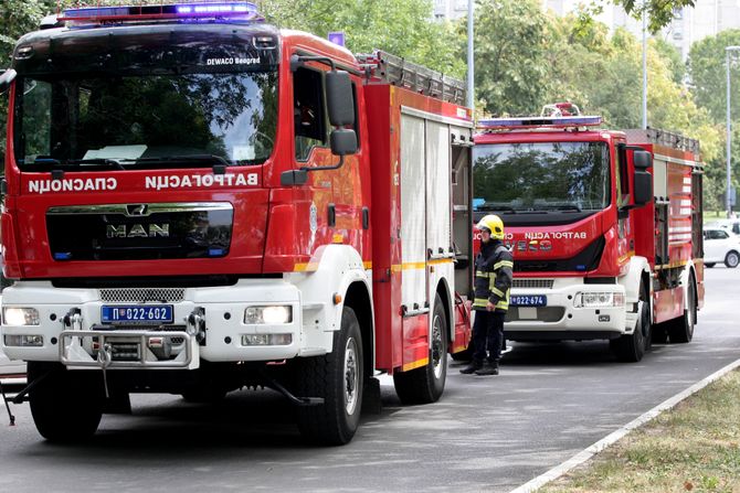 NBEOGRAD POZAR GASENJE NBEOGRAD POZAR GASENJE
