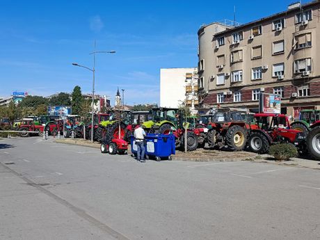 Strajk poljoprivrednika ispred Vlade  Vojvodine