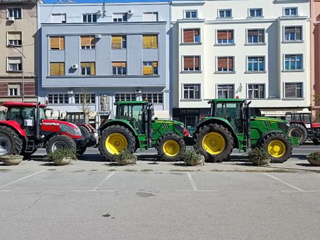 Strajk poljoprivrednika ispred Vlade  Vojvodine