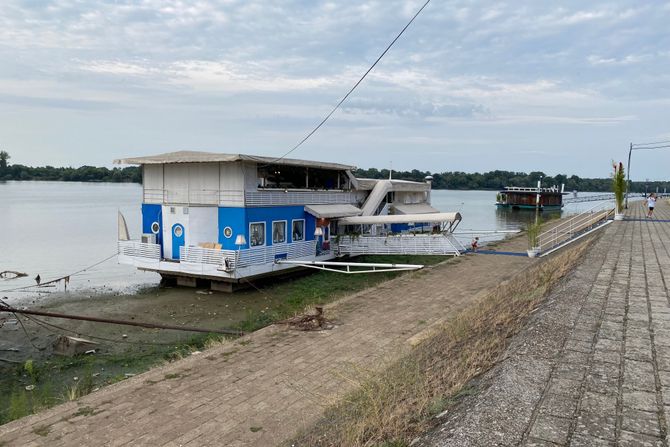 Beograd Bg splavovi na travi