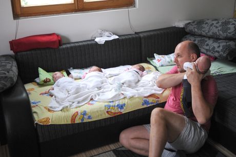 PRIRODNO ZAČEĆE ČETVORKE SRBIJA bebe