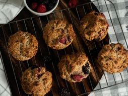 mafini od kupina i ovsenih pahuljica