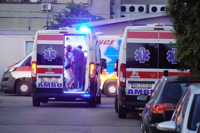 Sanitet, hitna pomoć, ambulantna kola Tiršova