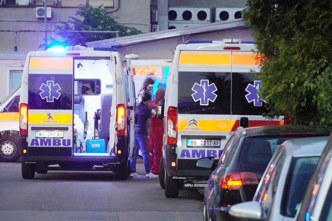 Sanitet, hitna pomoć, ambulantna kola Tiršova