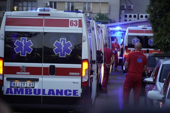 Sanitet, hitna pomoć, ambulantna kola Tiršova