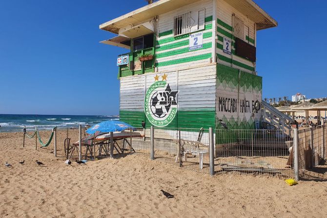 FK Makabi Haifa, Plaža, kućica