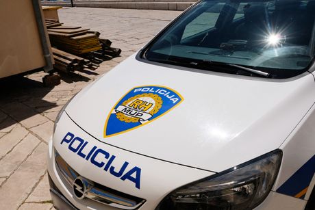 Hrvatska policija kola automobil