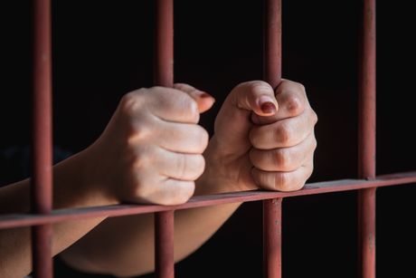 Hapšenje, žena  ženski zatvor