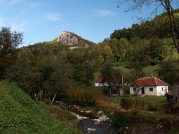 selo Rti, Rćanska pećina