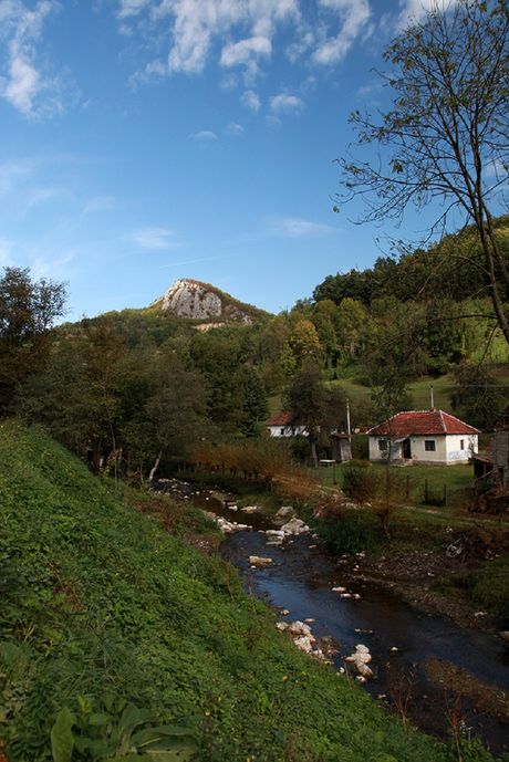 selo Rti, Rćanska pećina