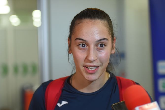 Adriana Vilagoš doček na aerodromu mladih srpskih atletičarki Adriana Vilagoš doček na aerodromu mladih srpskih atletičarki