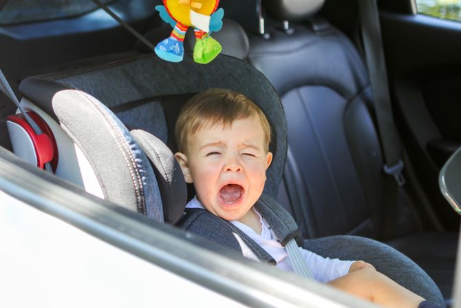 dete, plače, auto sedište dete, plače, auto sedište