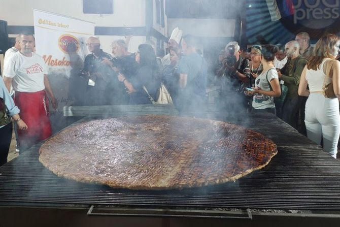 Leskovac Roštiljijada najveća pljeskavica na svetu