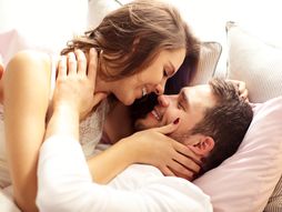 par, krevet, ljubav, poljubac