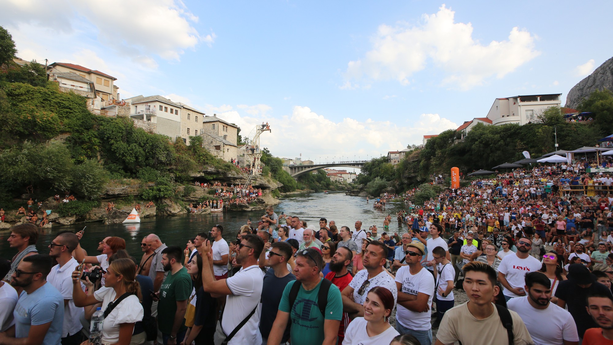 Putešestvije Telegrafa u Mostaru: Puno ćevapa, a još i više adrenalina i  skokova sa Starog mosta - Telegraf.rs