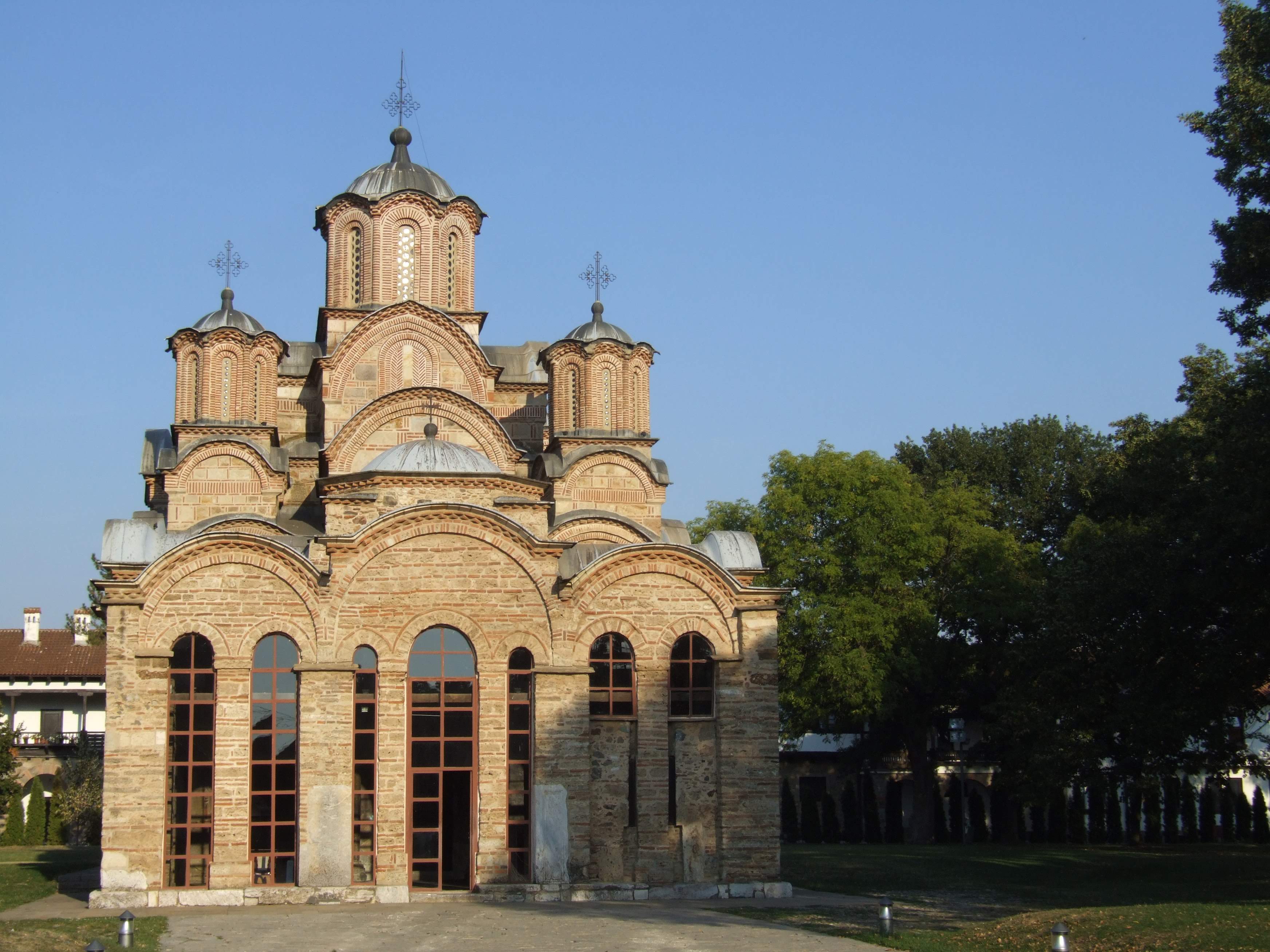 Suze i ponos u Gračanici: Održana veličanstvena liturgija povodom Vidovdana