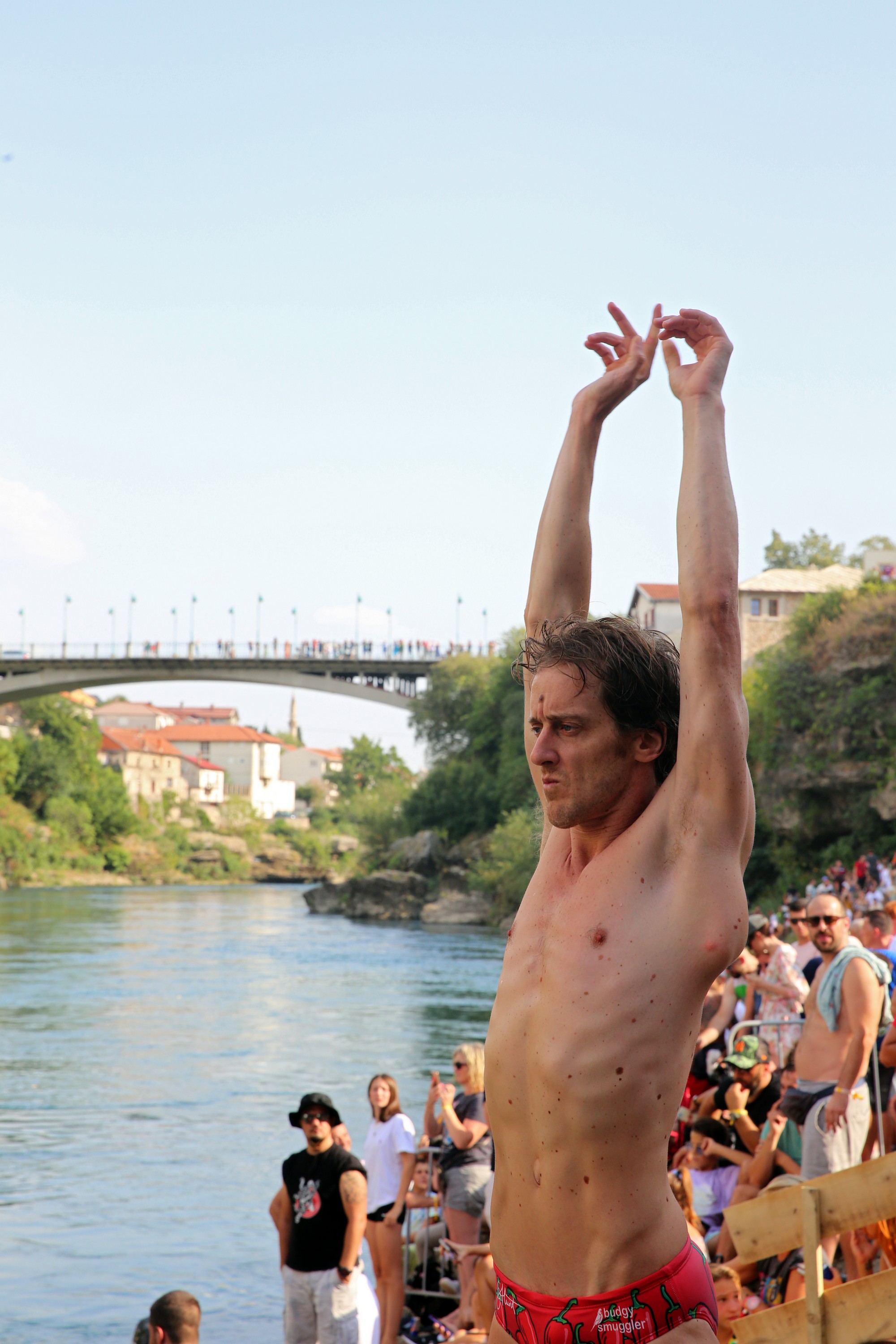 Melem za oči i bojazan za živce: Pogledajte najzgodnije skakače sa Starog  mosta u Mostaru - Telegraf.rs