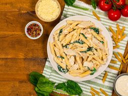 Kremasta pasta sa piletinom i spanaćem