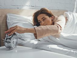 Alarm, buđenje, nesanica