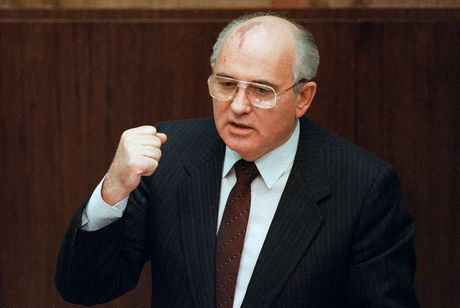 Mihail Gorbačov Mikhail  Gorbachev