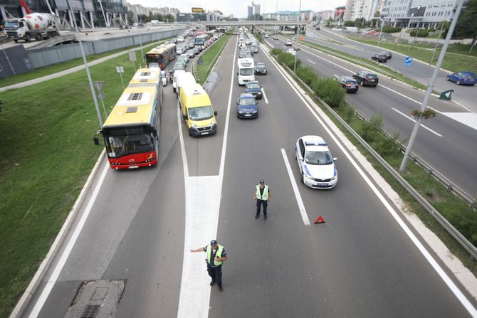 Saobraćajna nesreća, auto put kod Arene