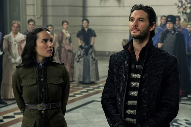 Ben Barnes and Jessie Mei Li in (C)Netflix new series : Shadow and Bone (2021).