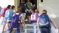 Ovaj grad u Srbiji drugi put daje besplatne udžbenike za prvake: Pride đačke torbe i pribor