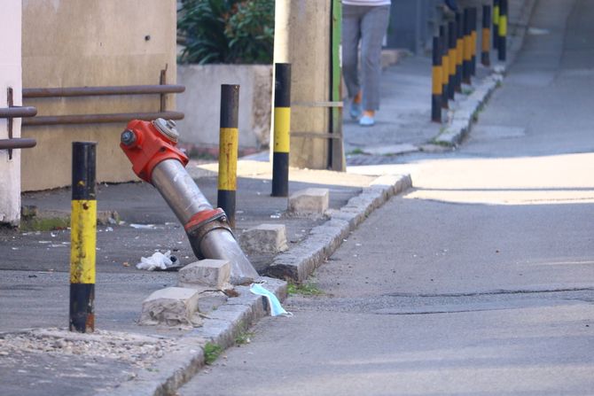 Zvezdara, Slike sa mesta gde je covek udario u hidrant i umro