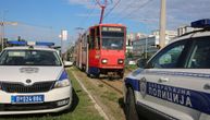 Drama na Novom Beogradu: Putnica napala vozača tramvaja, njemu se slošilo. Nastao kolaps u saobraćaju