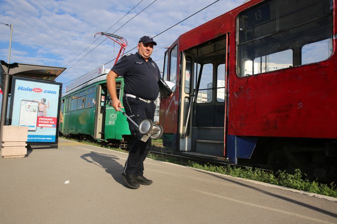 Zena i dete ispali iz tramvaja