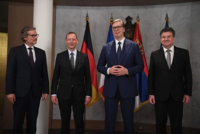 Aleksandar Vučić, Miroslav Lajčak, Emanuel Bono i Jenso Pletner