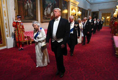 Kraljica Elizabeta, Donald Tramp Kraljica Elizabeta, Donald Tramp