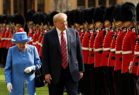 Kraljica Elizabeta, Donald Tramp Kraljica Elizabeta, Donald Tramp