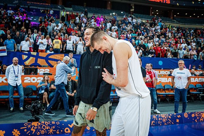 Nikola Jokić, Aron Gordon, košarka Srbija - Poljska