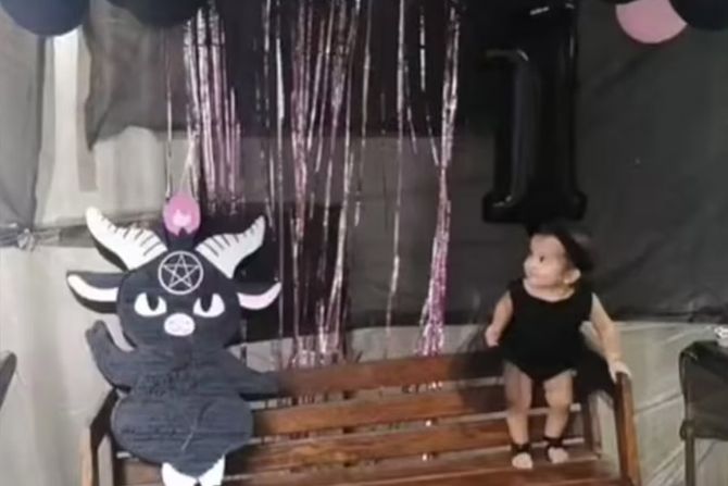 Meksiko majka satanistički dečji rođendan