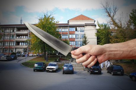 KBC Kosovska Mitrovica, ubadanje nožem